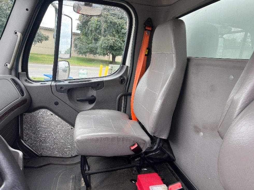 Medium Duty Box Truck-Light and Medium Duty Trucks-Freightliner-2019-M2-Rochester-NY-214,107\n\t\tmiles-$ 29,750 - Image 19