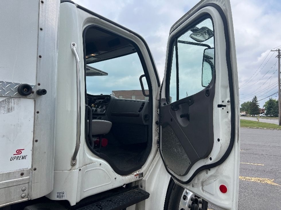 Medium Duty Box Truck-Light and Medium Duty Trucks-Freightliner-2019-M2-Rochester-NY-214,107\n\t\tmiles-$ 29,750 - Image 20