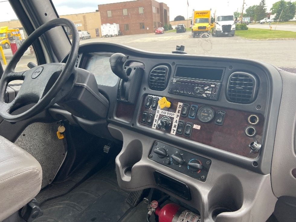 Medium Duty Box Truck-Light and Medium Duty Trucks-Freightliner-2019-M2-Rochester-NY-214,107\n\t\tmiles-$ 29,750 - Image 22