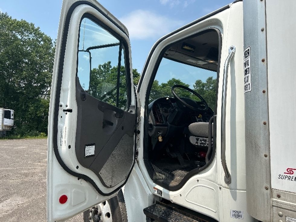 Medium Duty Box Truck-Light and Medium Duty Trucks-Freightliner-2019-M2-Rochester-NY-220,850\n\t\tmiles-$ 29,000 - Image 16