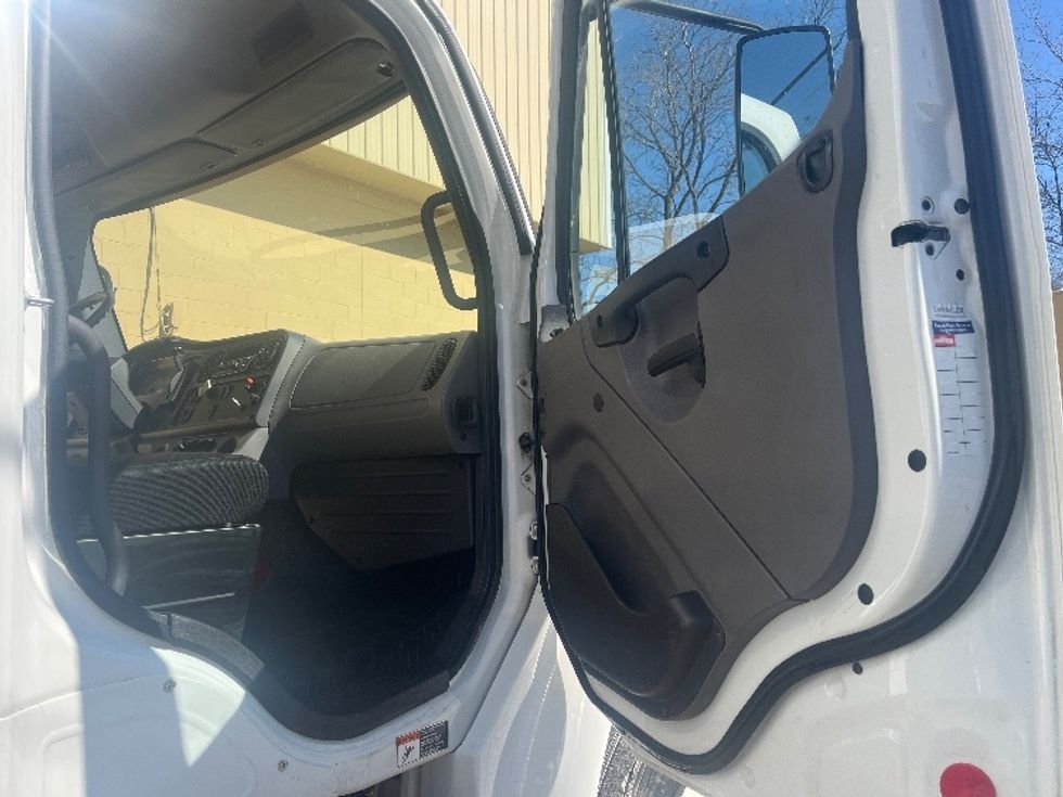 Medium Duty Box Truck-Light and Medium Duty Trucks-Freightliner-2019-M2-Rochester-NY-90,885\n\t\tmiles-$ 51,750 - Image 20