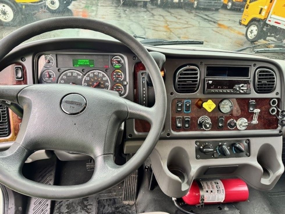 Medium Duty Box Truck-Light and Medium Duty Trucks-Freightliner-2019-M2-Rockville-MD-254,068\n\t\tmiles-$ 38,000 - Image 19