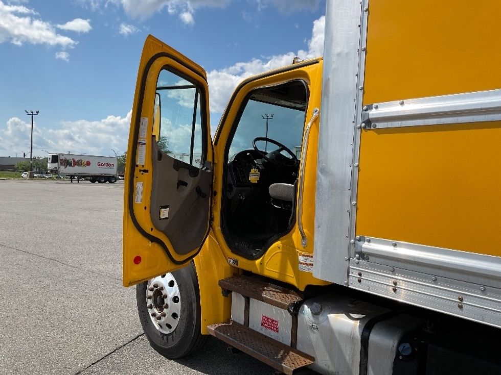 Medium Duty Box Truck-Light and Medium Duty Trucks-Freightliner-2019-M2-Saint Laurent-PQ-248,854\n\t\tkm-$ 62,500 - Image 16