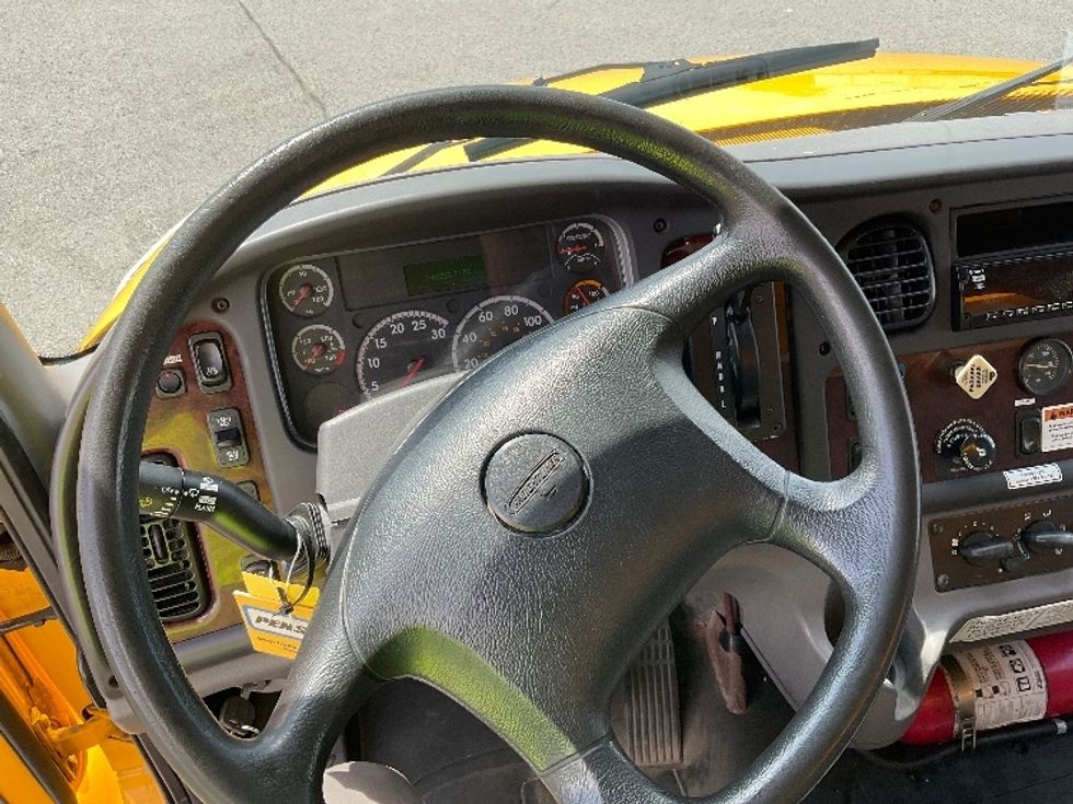 Medium Duty Box Truck-Light and Medium Duty Trucks-Freightliner-2019-M2-Saint Laurent-PQ-248,854\n\t\tkm-$ 62,500 - Image 17