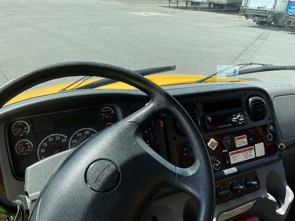 Medium Duty Box Truck-Light and Medium Duty Trucks-Freightliner-2019-M2-Saint Laurent-PQ-248,854\n\t\tkm-$ 62,500 - Image 18