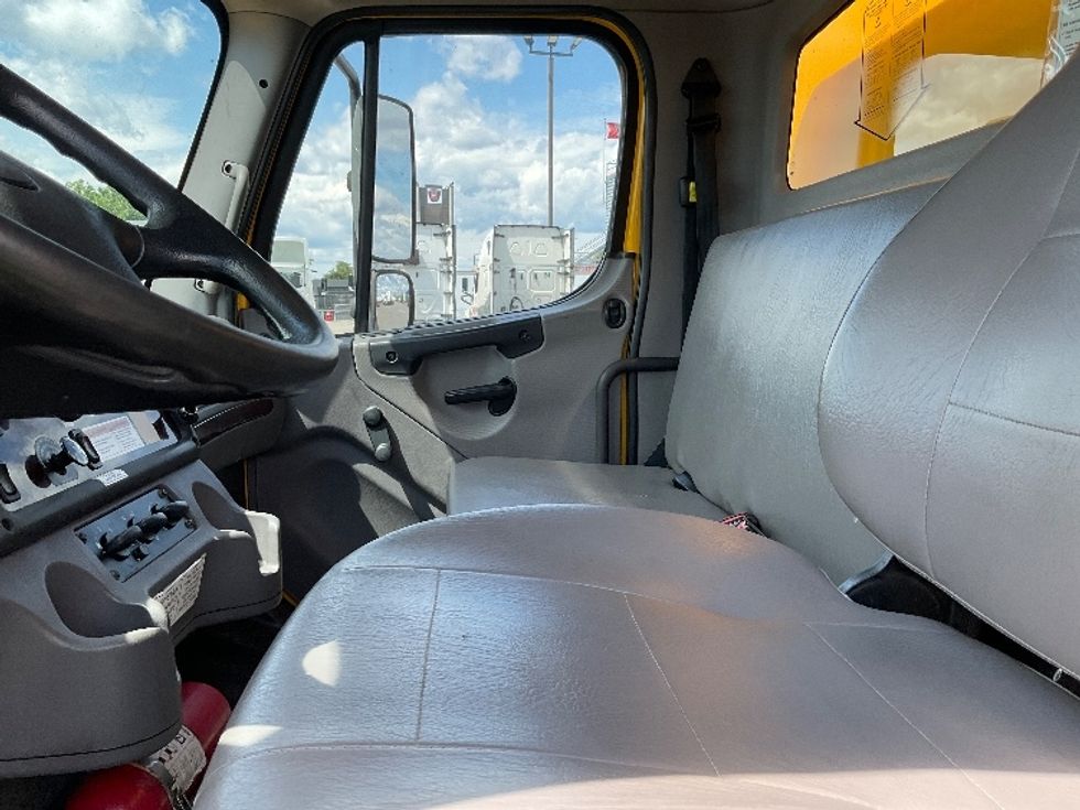 Medium Duty Box Truck-Light and Medium Duty Trucks-Freightliner-2019-M2-Saint Laurent-PQ-248,854\n\t\tkm-$ 62,500 - Image 19