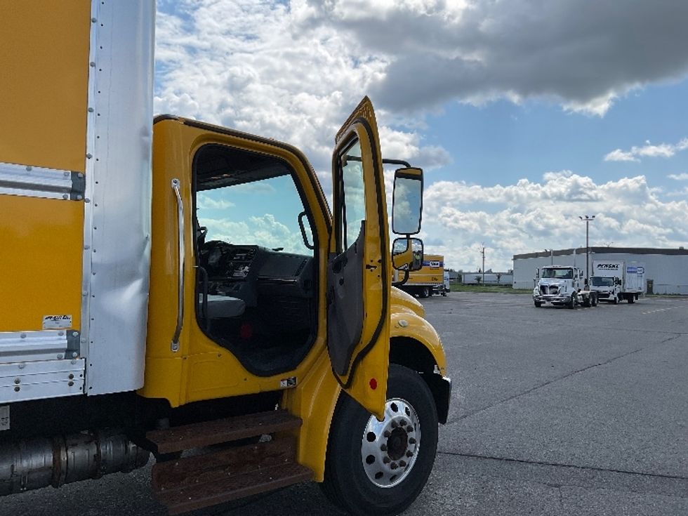 Medium Duty Box Truck-Light and Medium Duty Trucks-Freightliner-2019-M2-Saint Laurent-PQ-248,854\n\t\tkm-$ 62,500 - Image 20