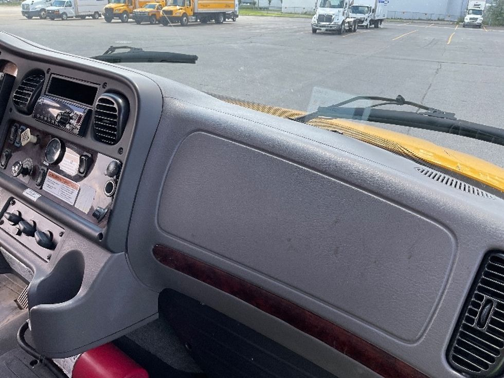 Medium Duty Box Truck-Light and Medium Duty Trucks-Freightliner-2019-M2-Saint Laurent-PQ-248,854\n\t\tkm-$ 62,500 - Image 21