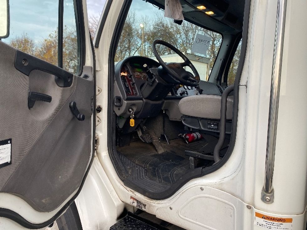 Medium Duty Box Truck-Light and Medium Duty Trucks-Freightliner-2019-M2-Salem-VA-204,789\n\t\tmiles-$ 49,500 - Image 16