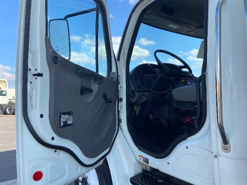 Medium Duty Box Truck-Light and Medium Duty Trucks-Freightliner-2019-M2-San Antonio-TX-112,119\n\t\tmiles-$ 62,750 - Image 15