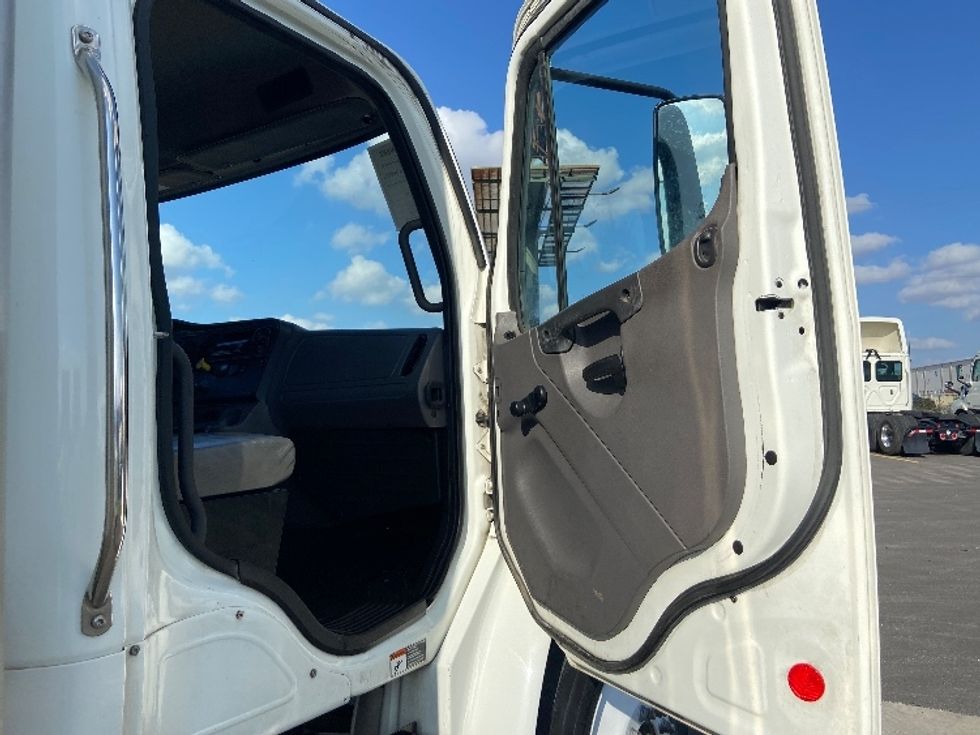 Medium Duty Box Truck-Light and Medium Duty Trucks-Freightliner-2019-M2-San Antonio-TX-112,119\n\t\tmiles-$ 62,750 - Image 19