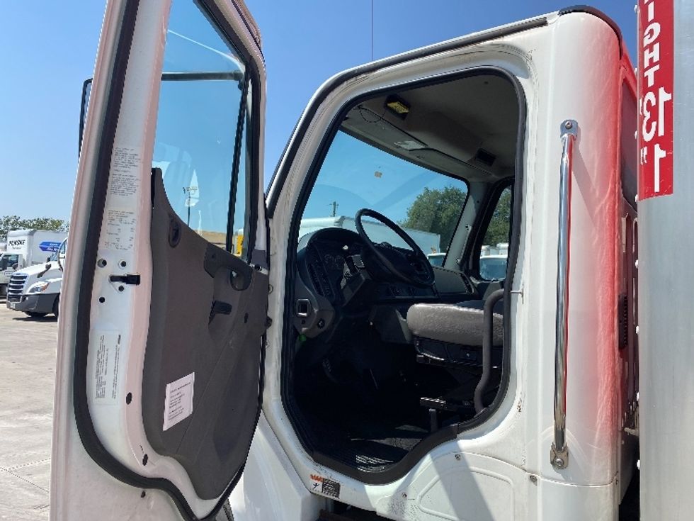 Medium Duty Box Truck-Light and Medium Duty Trucks-Freightliner-2019-M2-San Antonio-TX-119,396\n\t\tmiles-$ 59,750 - Image 16