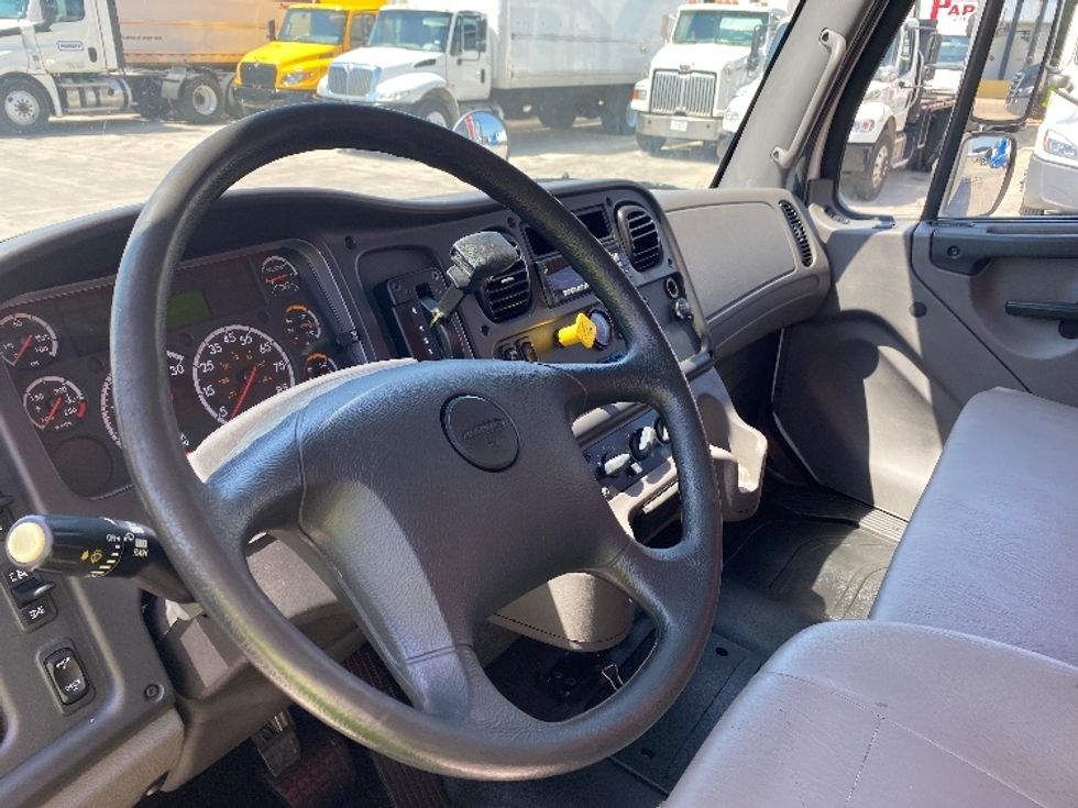 Medium Duty Box Truck-Light and Medium Duty Trucks-Freightliner-2019-M2-San Antonio-TX-119,396\n\t\tmiles-$ 59,750 - Image 17