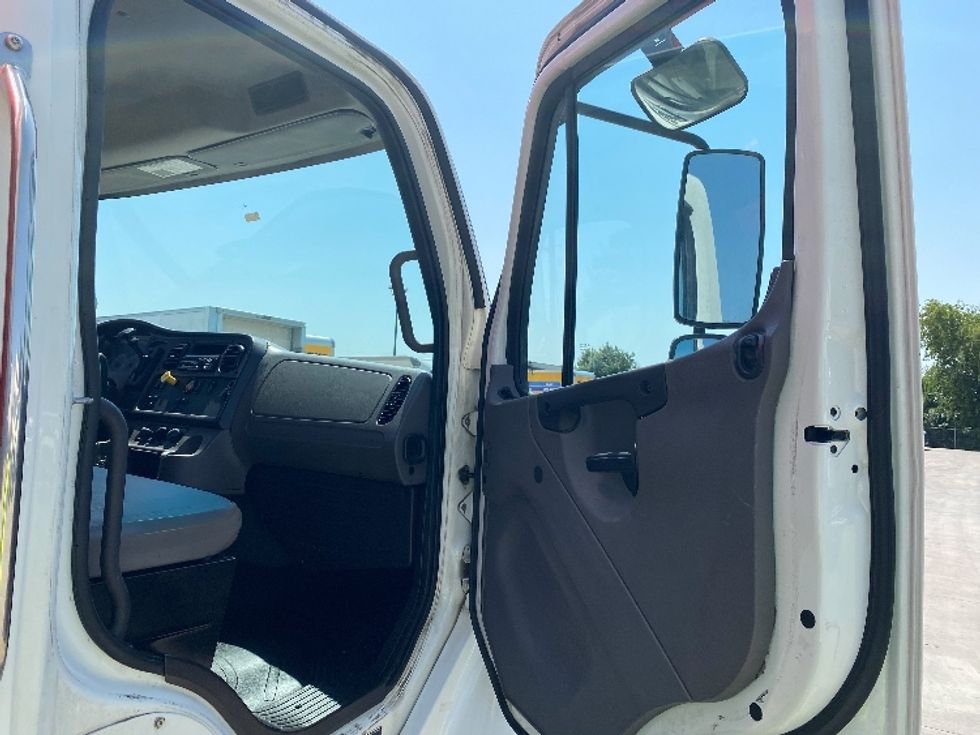 Medium Duty Box Truck-Light and Medium Duty Trucks-Freightliner-2019-M2-San Antonio-TX-119,396\n\t\tmiles-$ 59,750 - Image 18