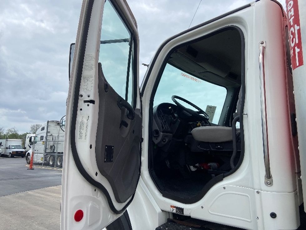 Medium Duty Box Truck-Light and Medium Duty Trucks-Freightliner-2019-M2-San Antonio-TX-130,724\n\t\tmiles-$ 61,500 - Image 16