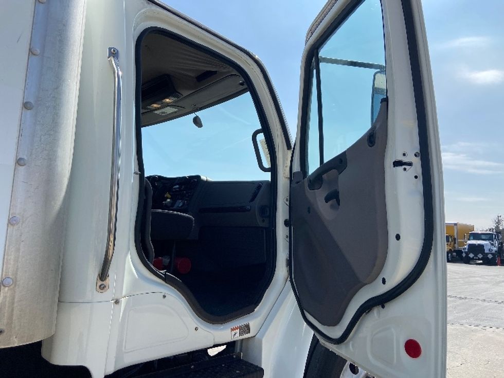 Medium Duty Box Truck-Light and Medium Duty Trucks-Freightliner-2019-M2-San Antonio-TX-276,073\n\t\tmiles-$ 24,500 - Image 20