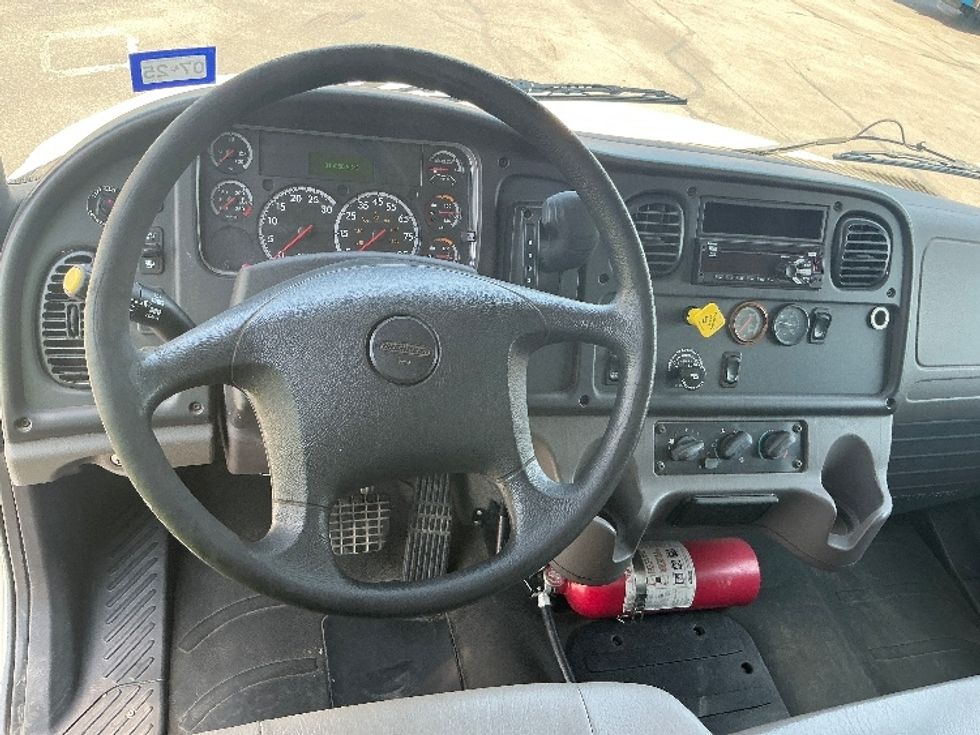 Medium Duty Box Truck-Light and Medium Duty Trucks-Freightliner-2019-M2-San Antonio-TX-316,000\n\t\tmiles-$ 28,500 - Image 18