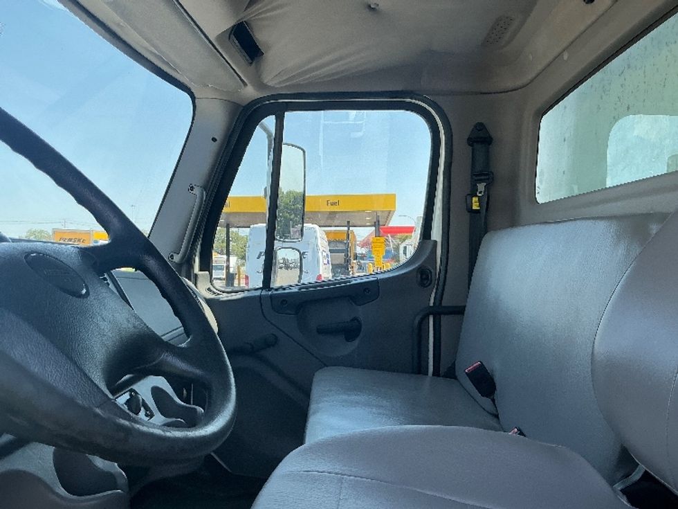 Medium Duty Box Truck-Light and Medium Duty Trucks-Freightliner-2019-M2-San Antonio-TX-316,000\n\t\tmiles-$ 28,500 - Image 19