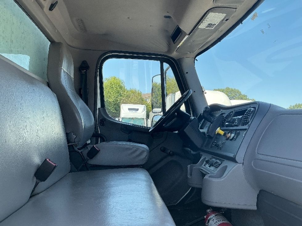Medium Duty Box Truck-Light and Medium Duty Trucks-Freightliner-2019-M2-San Antonio-TX-316,000\n\t\tmiles-$ 28,500 - Image 22