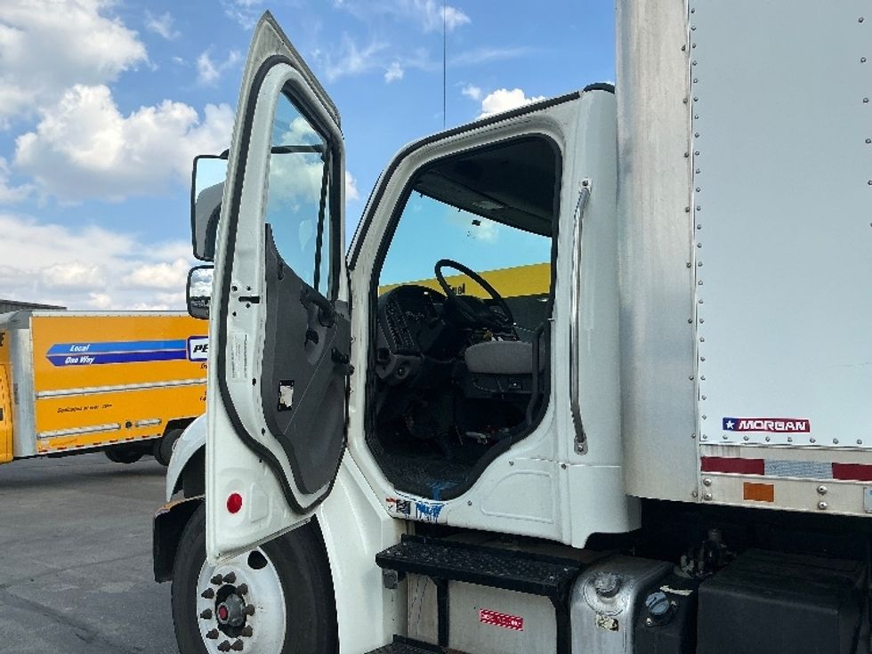 Medium Duty Box Truck-Light and Medium Duty Trucks-Freightliner-2019-M2-San Antonio-TX-346,769\n\t\tmiles-$ 23,750 - Image 16