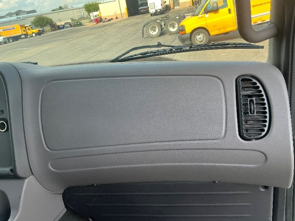 Medium Duty Box Truck-Light and Medium Duty Trucks-Freightliner-2019-M2-San Antonio-TX-346,769\n\t\tmiles-$ 23,750 - Image 21