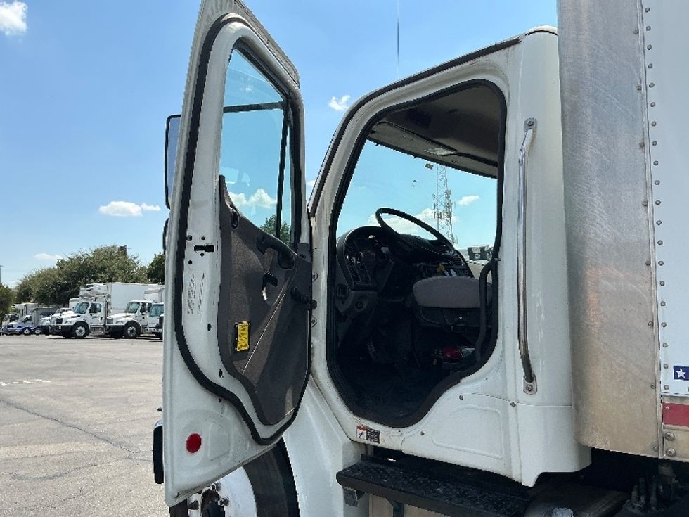 Medium Duty Box Truck-Light and Medium Duty Trucks-Freightliner-2019-M2-San Antonio-TX-404,617\n\t\tmiles-$ 21,250 - Image 11