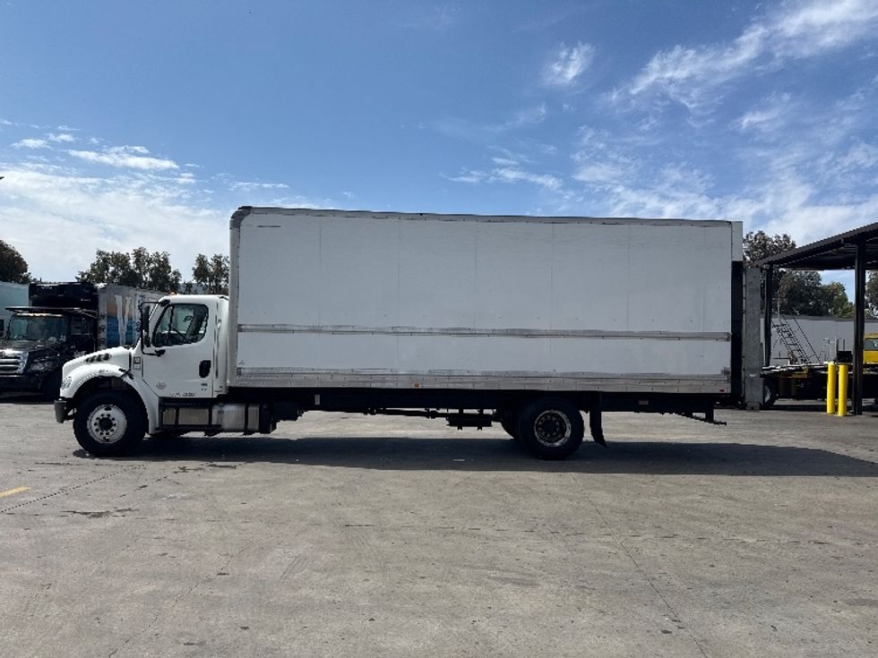 Medium Duty Box Truck-Light and Medium Duty Trucks-Freightliner-2019-M2-San Marcos-CA-114,082\n\t\tmiles-$ 65,000 - Image 4
