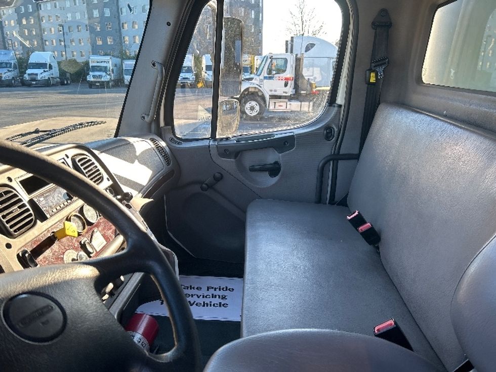 Medium Duty Box Truck-Light and Medium Duty Trucks-Freightliner-2019-M2-Sandston-VA-204,621\n\t\tmiles-$ 43,750 - Image 19