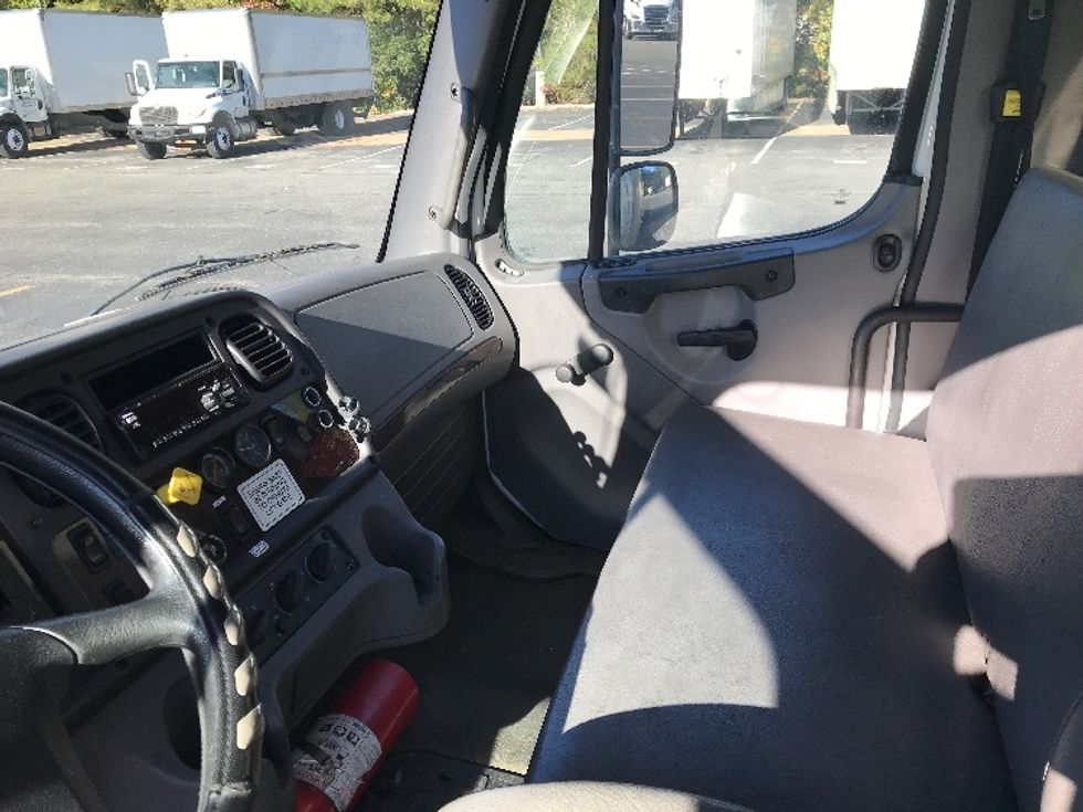 Medium Duty Box Truck-Light and Medium Duty Trucks-Freightliner-2019-M2-Sandston-VA-271,358\n\t\tmiles-$ 39,000 - Image 19