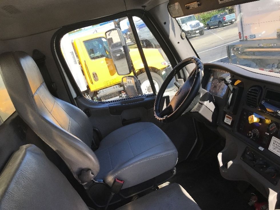 Medium Duty Box Truck-Light and Medium Duty Trucks-Freightliner-2019-M2-Sandston-VA-271,358\n\t\tmiles-$ 39,000 - Image 22