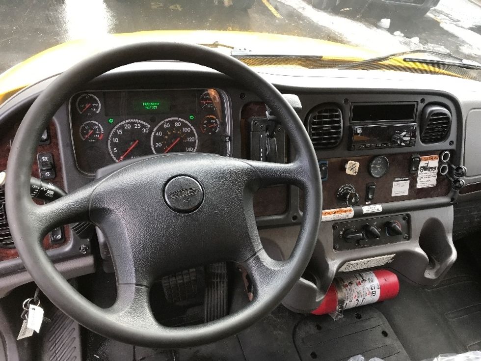 Medium Duty Box Truck-Light and Medium Duty Trucks-Freightliner-2019-M2-Scarborough-ON-193,661\n\t\tkm-$ 70,500 - Image 18