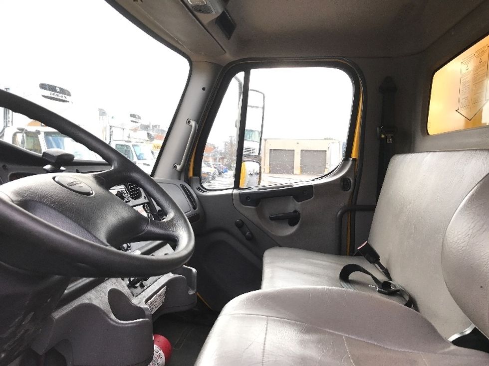 Medium Duty Box Truck-Light and Medium Duty Trucks-Freightliner-2019-M2-Scarborough-ON-193,661\n\t\tkm-$ 70,500 - Image 19