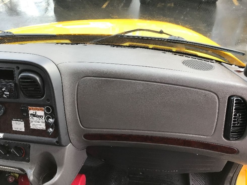 Medium Duty Box Truck-Light and Medium Duty Trucks-Freightliner-2019-M2-Scarborough-ON-193,661\n\t\tkm-$ 70,500 - Image 21