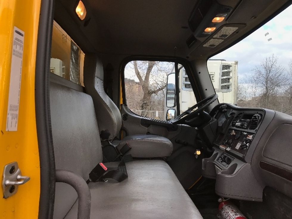 Medium Duty Box Truck-Light and Medium Duty Trucks-Freightliner-2019-M2-Scarborough-ON-193,661\n\t\tkm-$ 70,500 - Image 22
