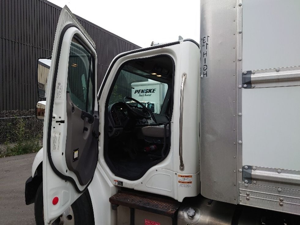 Medium Duty Box Truck-Light and Medium Duty Trucks-Freightliner-2019-M2-Scarborough-ON-231,275\n\t\tkm-$ 71,500 - Image 16