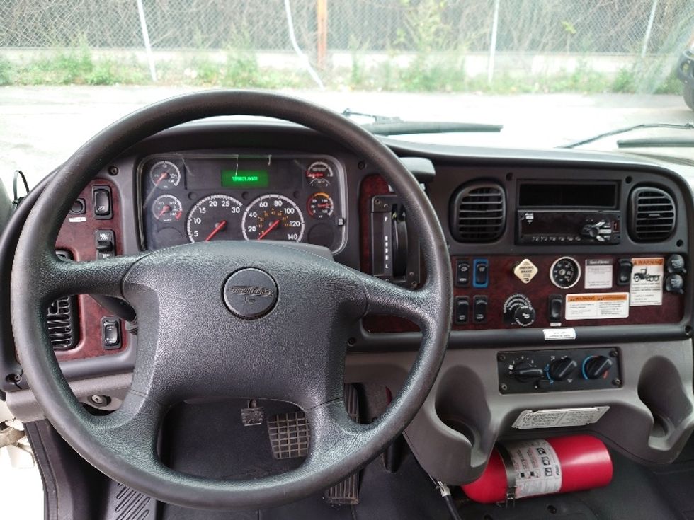 Medium Duty Box Truck-Light and Medium Duty Trucks-Freightliner-2019-M2-Scarborough-ON-231,275\n\t\tkm-$ 71,500 - Image 18