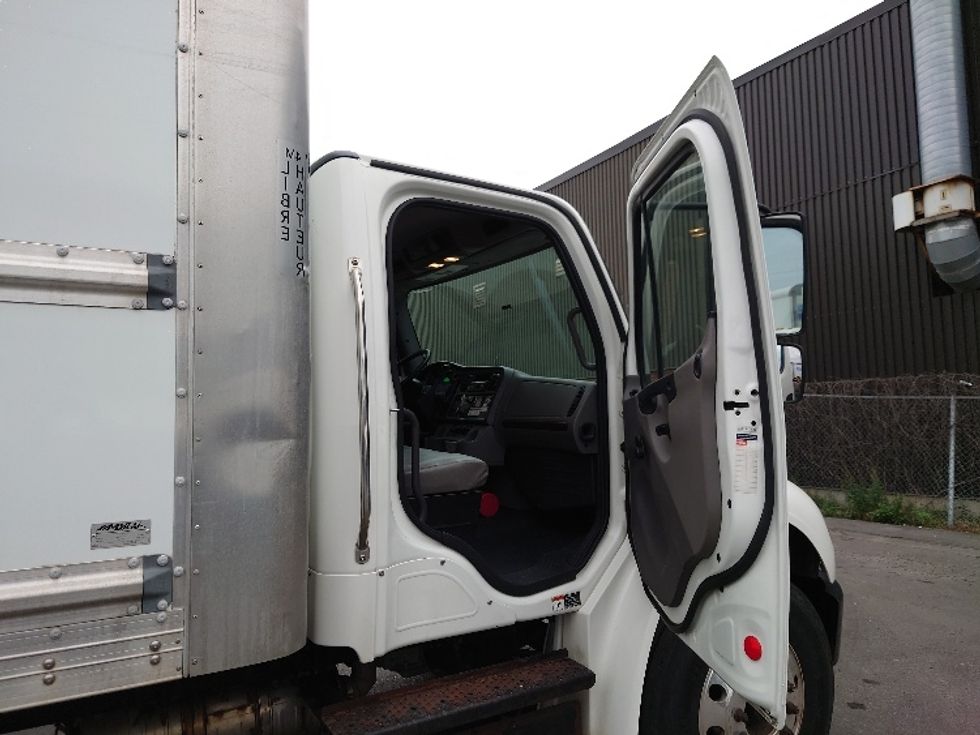 Medium Duty Box Truck-Light and Medium Duty Trucks-Freightliner-2019-M2-Scarborough-ON-231,275\n\t\tkm-$ 71,500 - Image 20