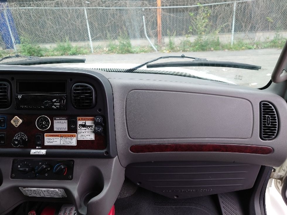 Medium Duty Box Truck-Light and Medium Duty Trucks-Freightliner-2019-M2-Scarborough-ON-231,275\n\t\tkm-$ 71,500 - Image 21