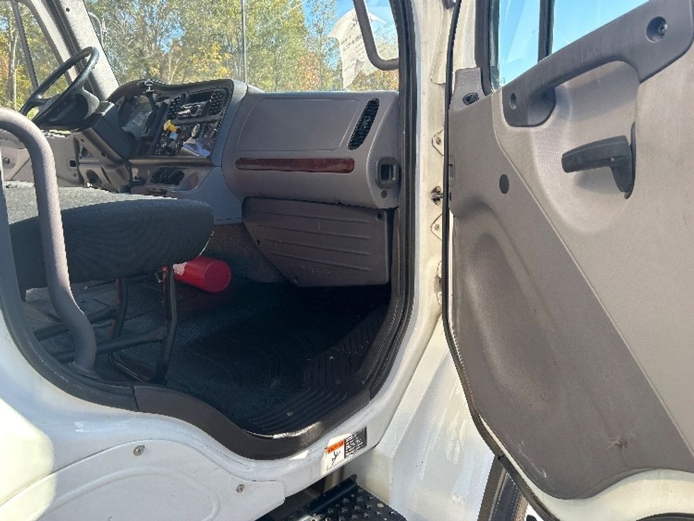 Medium Duty Box Truck-Light and Medium Duty Trucks-Freightliner-2019-M2-Shreveport-LA-139,548\n\t\tmiles-$ 53,500 - Image 19
