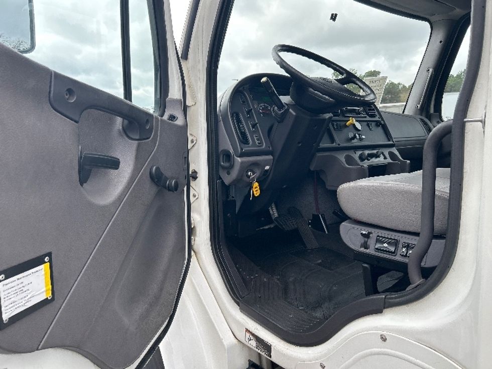 Medium Duty Box Truck-Light and Medium Duty Trucks-Freightliner-2019-M2-Shreveport-LA-174,501\n\t\tmiles-$ 46,750 - Image 16