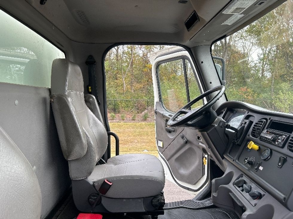 Medium Duty Box Truck-Light and Medium Duty Trucks-Freightliner-2019-M2-Shreveport-LA-174,501\n\t\tmiles-$ 46,750 - Image 22
