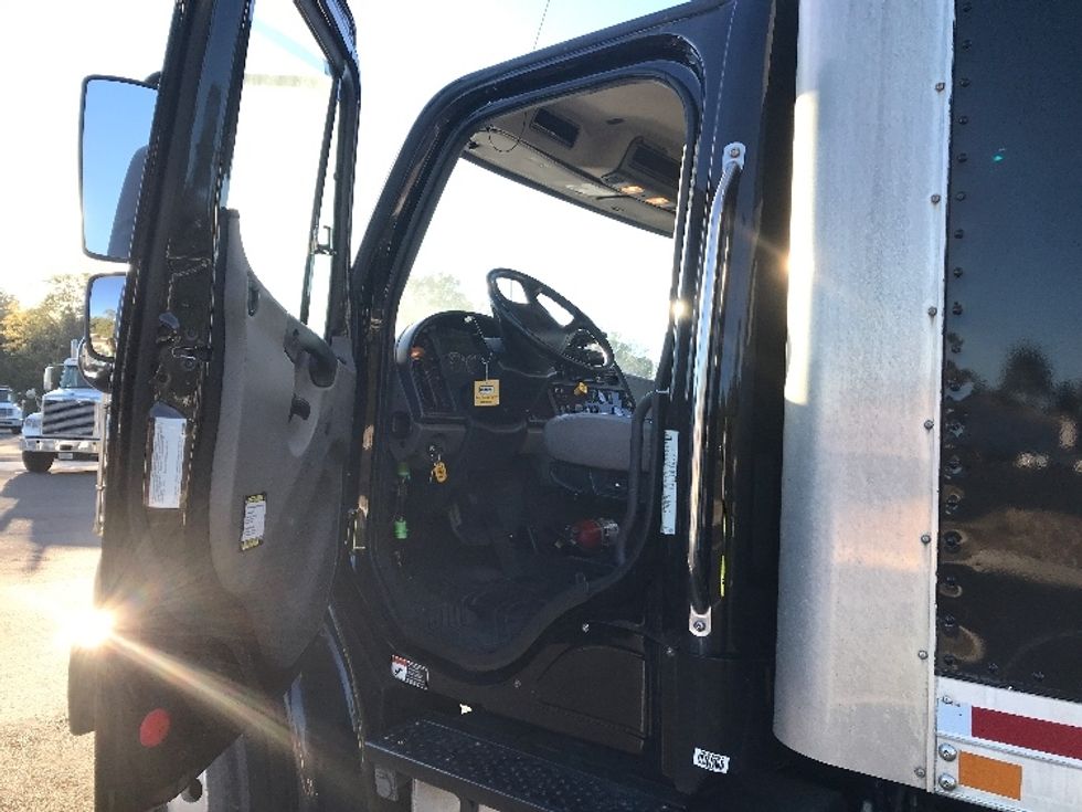 Medium Duty Box Truck-Light and Medium Duty Trucks-Freightliner-2019-M2-Shreveport-LA-337,485\n\t\tmiles-$ 21,250 - Image 16