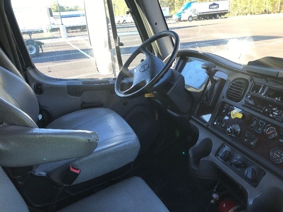 Medium Duty Box Truck-Light and Medium Duty Trucks-Freightliner-2019-M2-Shreveport-LA-337,485\n\t\tmiles-$ 21,250 - Image 22