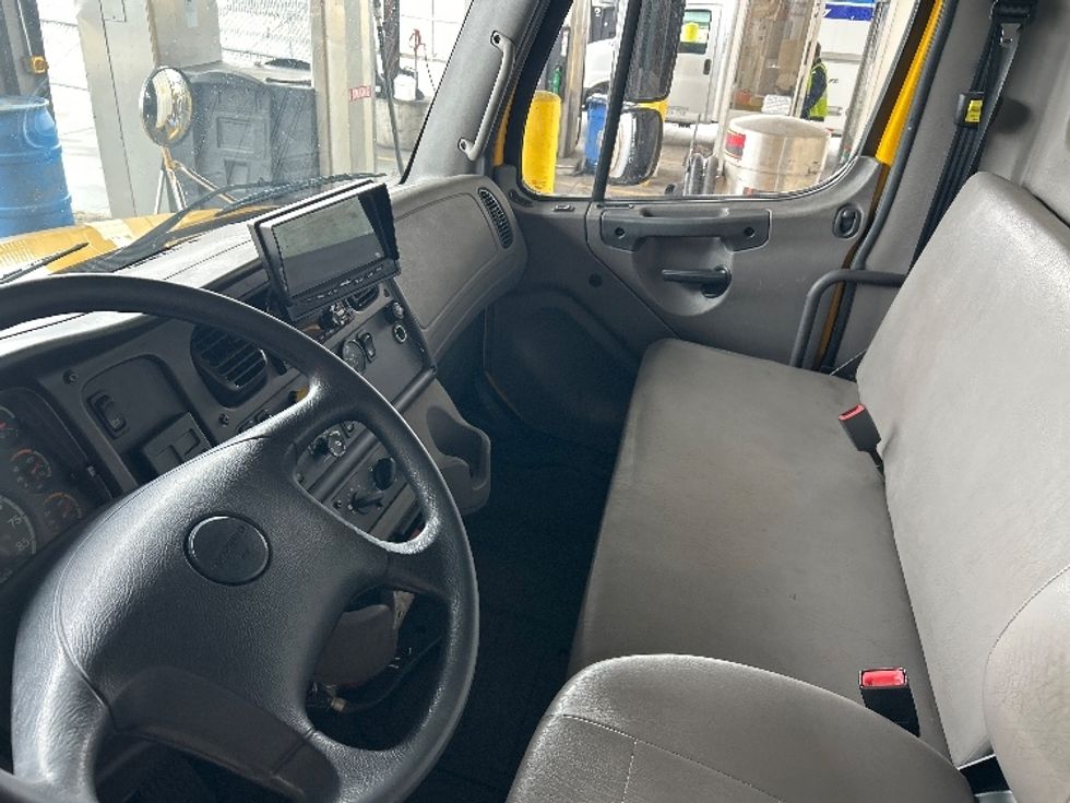 Medium Duty Box Truck-Light and Medium Duty Trucks-Freightliner-2019-M2-Sparks-NV-105,192\n\t\tmiles-$ 37,250 - Image 19