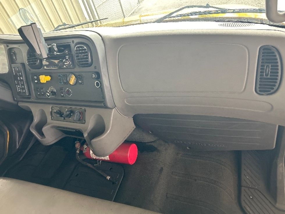 Medium Duty Box Truck-Light and Medium Duty Trucks-Freightliner-2019-M2-Sparks-NV-105,192\n\t\tmiles-$ 37,250 - Image 21