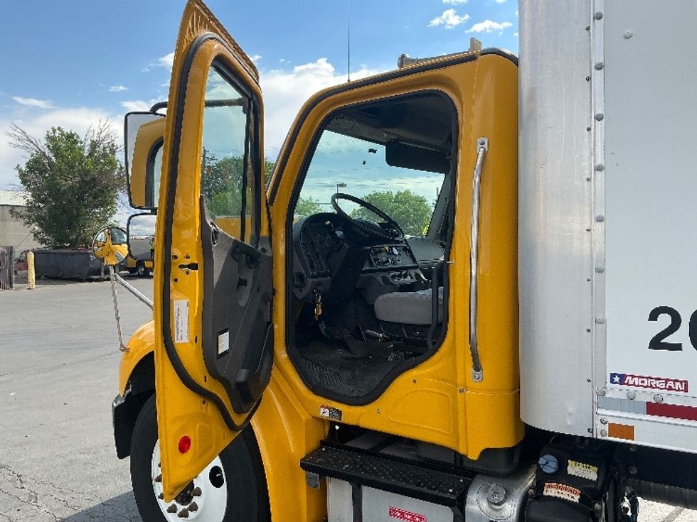 Medium Duty Box Truck-Light and Medium Duty Trucks-Freightliner-2019-M2-Sparks-NV-111,866\n\t\tmiles-$ 55,500 - Image 16