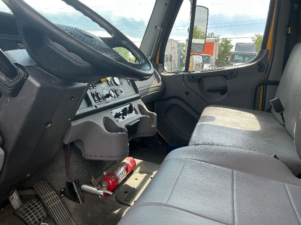 Medium Duty Box Truck-Light and Medium Duty Trucks-Freightliner-2019-M2-Sparks-NV-111,866\n\t\tmiles-$ 55,500 - Image 19