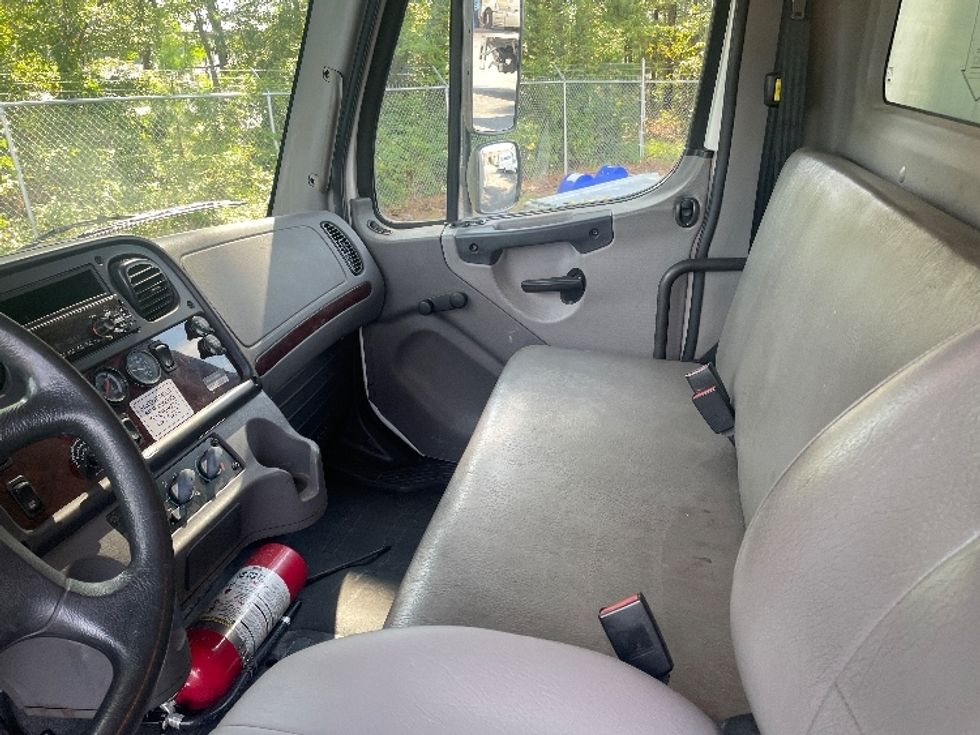 Medium Duty Box Truck-Light and Medium Duty Trucks-Freightliner-2019-M2-Spartanburg-SC-206,028\n\t\tmiles-$ 48,250 - Image 19