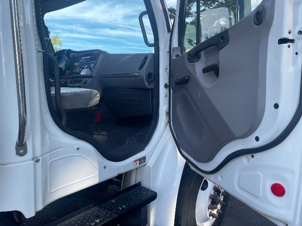 Medium Duty Box Truck-Light and Medium Duty Trucks-Freightliner-2019-M2-Spartanburg-SC-206,028\n\t\tmiles-$ 48,250 - Image 20