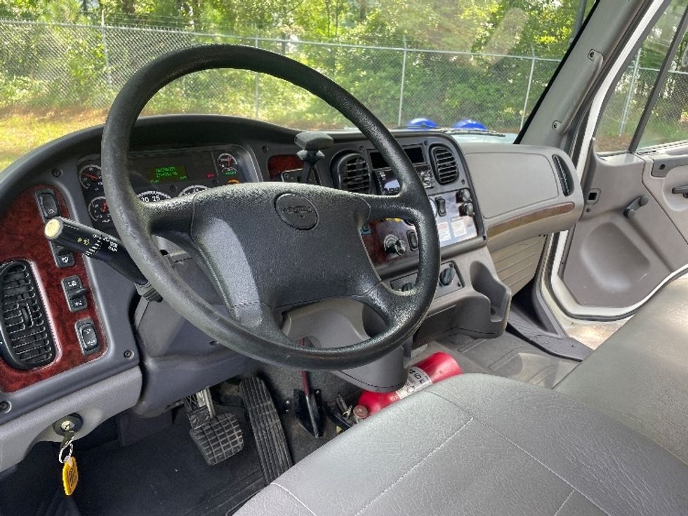 Medium Duty Box Truck-Light and Medium Duty Trucks-Freightliner-2019-M2-Spartanburg-SC-218,536\n\t\tmiles-$ 46,250 - Image 17